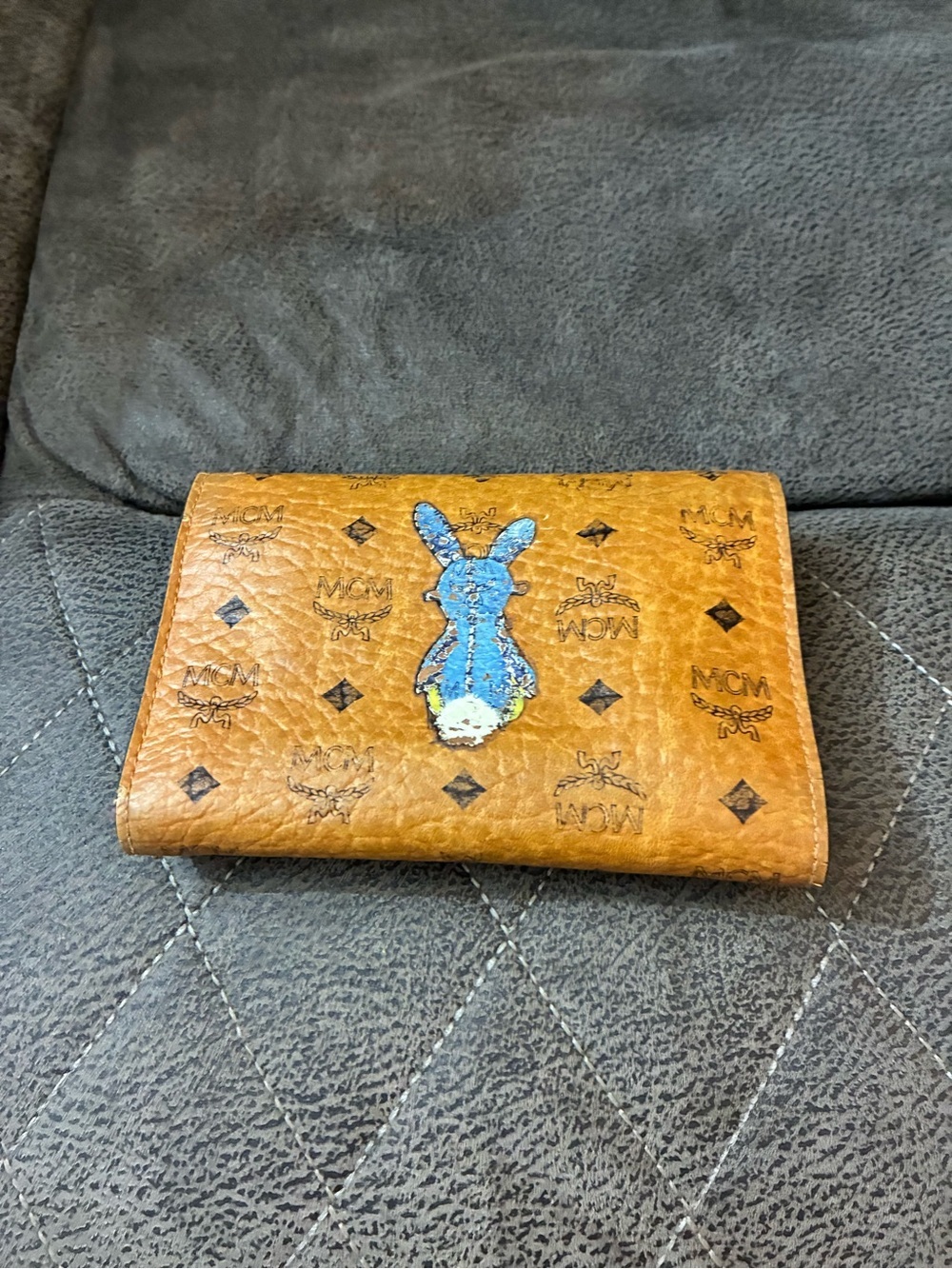 MCM Cognac Visetos Wallet with Multicolor Bunny Motif - Picture 2 of 5